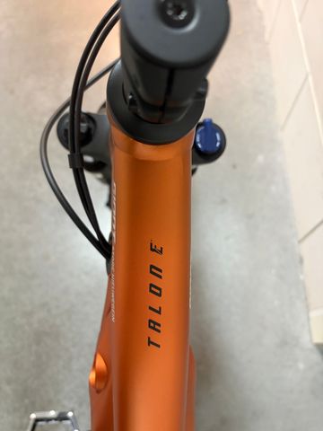 Used Giant Talon e+ Shimano Altus 2023 Mountainbike, Orange — image 5 of 8