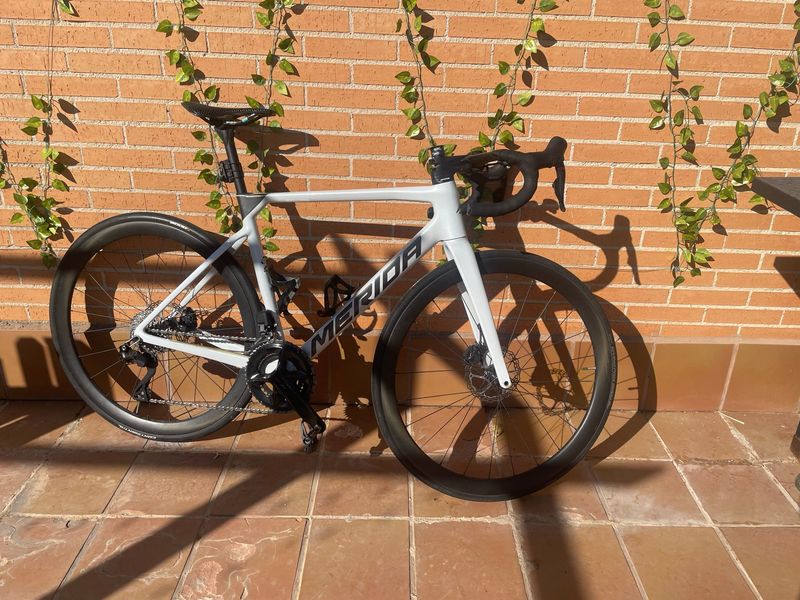 Merida Scultura Shimano 105 Di2 2024 Road & Gravel d'occasion — image 2 sur 14