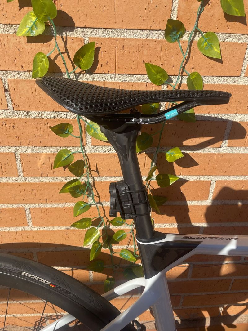 Merida Scultura Shimano 105 Di2 2024 Road & Gravel d'occasion — image 5 sur 14
