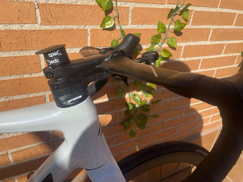 Merida Scultura Shimano 105 Di2 2024 Road & Gravel d'occasion — image 7 sur 14