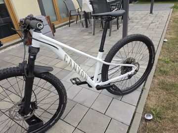 Canyon young hero Custom Shimano Deore XT 2023 Mountainbike usato, Bianco — immagine 2 di 9