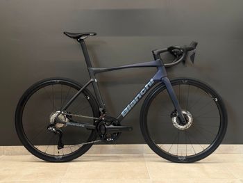 Brugt Bianchi SPECIALISSIMA COMP ULTEGRA Di2 2026 Road & Gravel