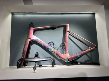 Used Factor OSTRO VAM - Frameset Premium 2025 Frameset 2025 Road & Gravel, Orange — image 2 of 10