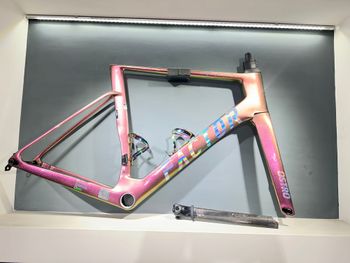 Tweedehands Factor OSTRO VAM - Frameset Premium 2025 Frameset 2025 Road & Gravel — afbeelding 7 van 10