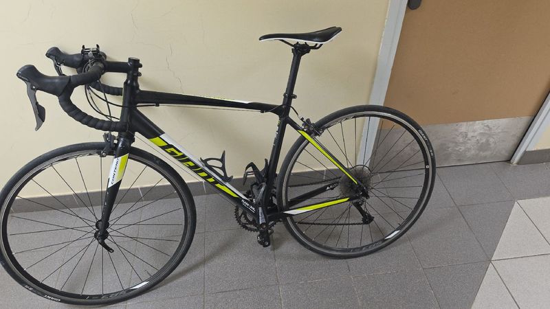 Used Giant Contend 3 2018 2018 Road & Gravel