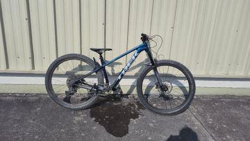 Used Trek Roscoe 8 2023 2023 Mountainbike, Blue, 27.5, 29 — image 1 of 9
