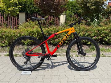 Used Trek Supercaliber 9.7 2020 2020 Mountainbike, Red, 29 — image 1 of 11