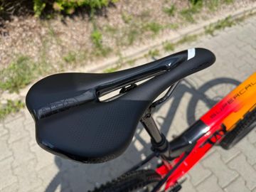 Used Trek Supercaliber 9.7 2020 2020 Mountainbike, Red, 29 — image 9 of 11