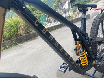 Used Commencal Supreme V5 Frameset 2024 Mountainbike, Black — image 5 of 10