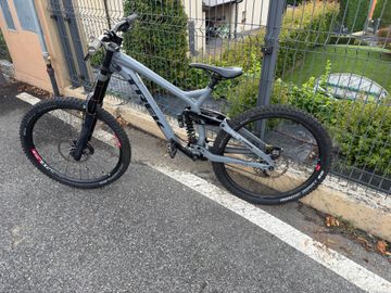 Used Trek Session 8 27.5 2019 2019 Mountainbike, Light Gray, 27.5 — image 2 of 12