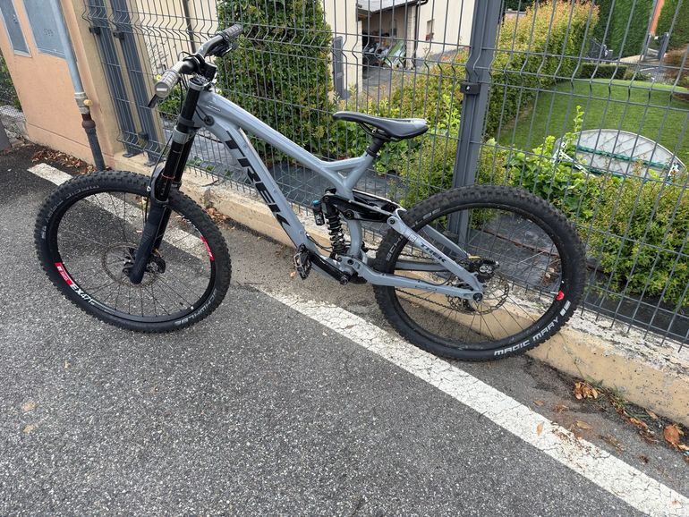 Gebrauchtes Trek Session 8 27.5 2019 2019 Mountainbike, Hellgrau, 27.5 — Bild 2 von 12