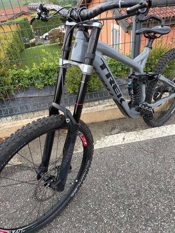 Used Trek Session 8 27.5 2019 2019 Mountainbike, Light Gray, 27.5 — image 4 of 12