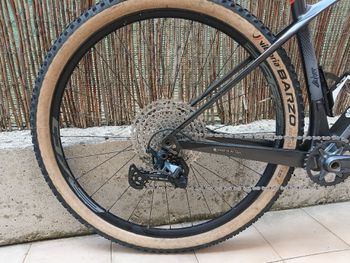 Used Ghost Lector Shimano Deore XT 2018 Mountainbike, Light Gray — image 6 of 10