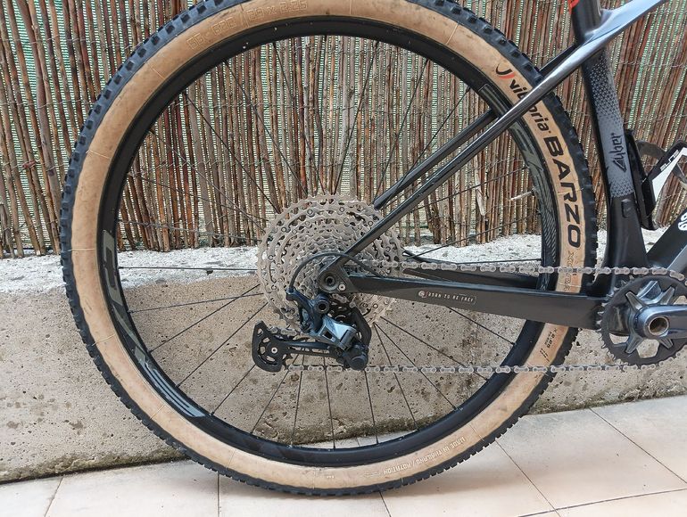 Used Ghost Lector Shimano Deore XT 2018 Mountainbike, Light Gray — image 6 of 10