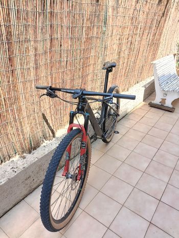 Used Ghost Lector Shimano Deore XT 2018 Mountainbike, Light Gray — image 2 of 10