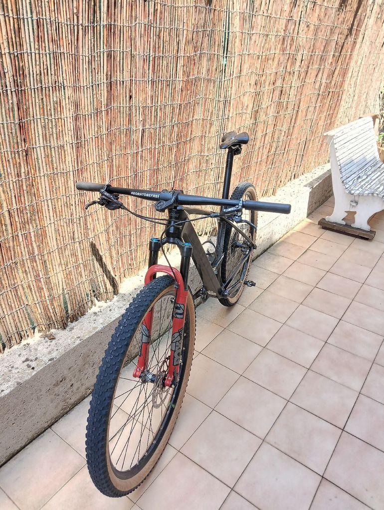 Used Ghost Lector Shimano Deore XT 2018 Mountainbike, Light Gray — image 2 of 10