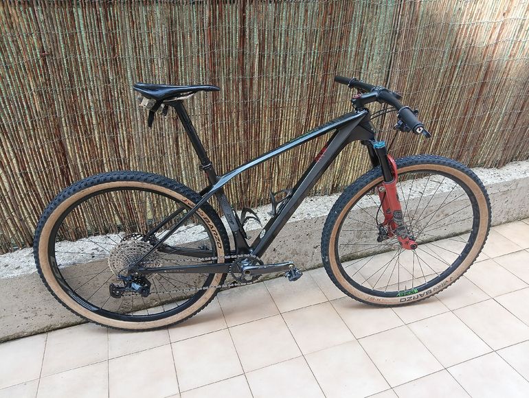 Used Ghost Lector Shimano Deore XT 2018 Mountainbike, Light Gray — image 8 of 10