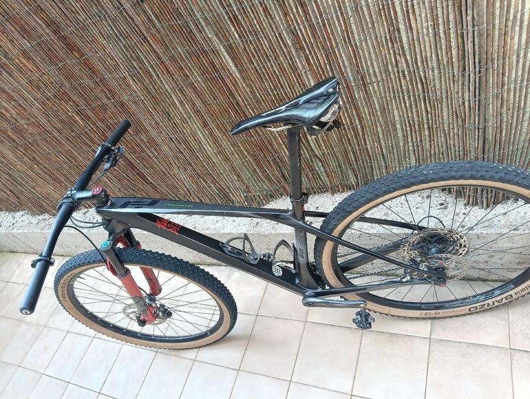 Used Ghost Lector Shimano Deore XT 2018 Mountainbike, Light Gray — image 9 of 10