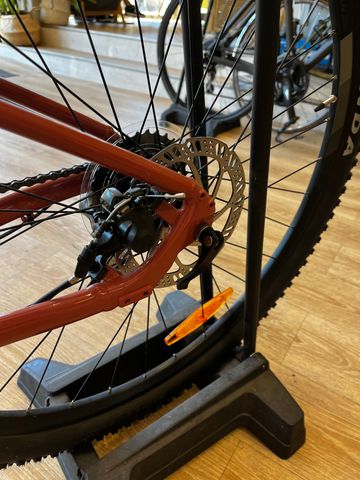 Used Liv Tempt 4 2025 2025 Mountainbike, Red — image 2 of 5