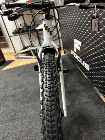 Used Trek Wahoo 24 Path 2026 2026 Youth, White — image 4 of 5