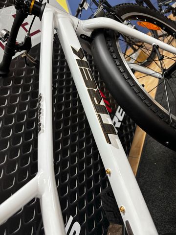 Used Trek Wahoo 24 Path 2026 2026 Youth, White — image 5 of 5