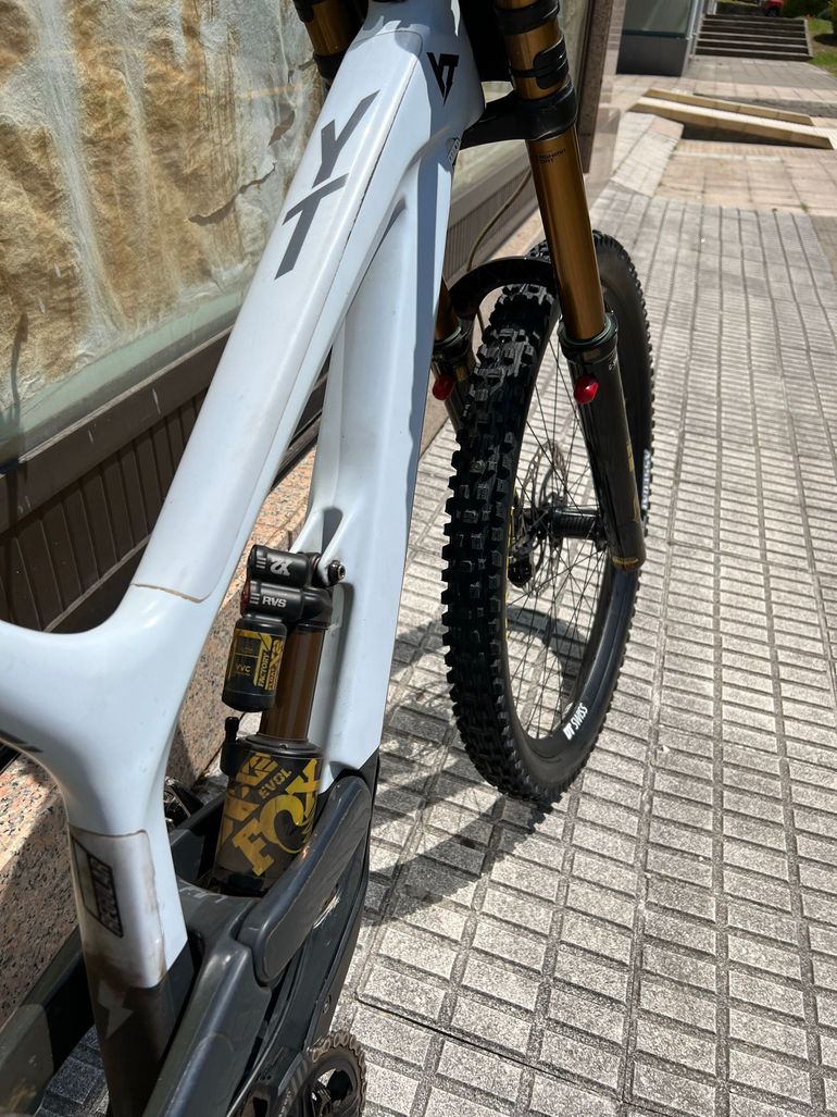 Tweedehands YT Custom Shimano GRX 2022 Mountainbike — afbeelding 3 van 6