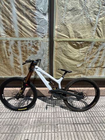 Used YT Custom Shimano GRX 2022 Mountainbike, White — image 1 of 6