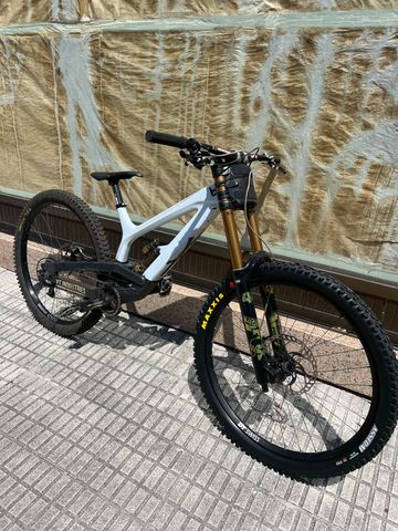 Used YT Custom Shimano GRX 2022 Mountainbike, White — image 2 of 6