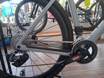 Used Scott Addict SRAM Rival eTap AXS 2025 Road & Gravel, Light Gray — image 3 of 3