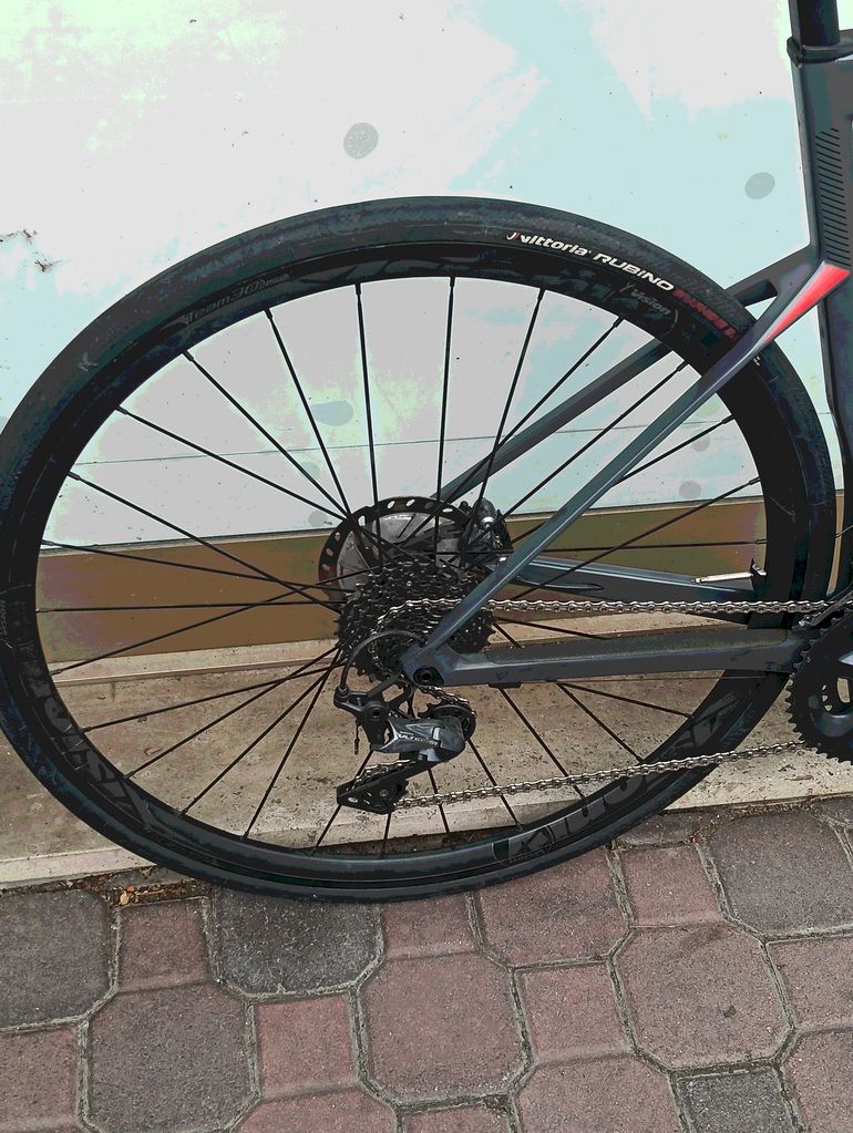 Käytetty BMC Roadmachine 01 THREE 2021 2021 Road & Gravel — kuva 3 / 4