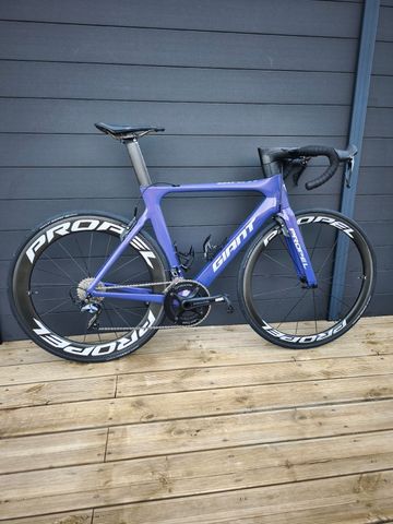 Giant Propel Advanced Pro 1 2020 2020 Road & Gravel usato, Viola — immagine 1 di 3