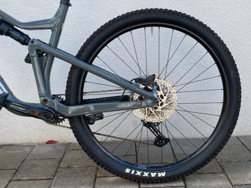 Used FOCUS Thron 6.8 2022 Mountainbike, Light Gray — image 3 of 12