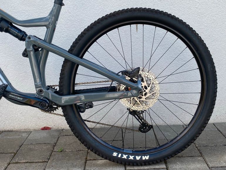 Gebrauchtes FOCUS Thron 6.8 2022 Mountainbike, Hellgrau — Bild 3 von 12