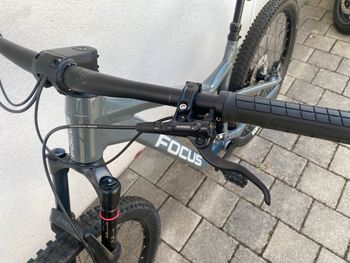 Gebrauchtes FOCUS Thron 6.8 2022 Mountainbike, Hellgrau — Bild 8 von 12