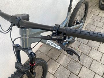 Used FOCUS Thron 6.8 2022 Mountainbike, Light Gray — image 8 of 12