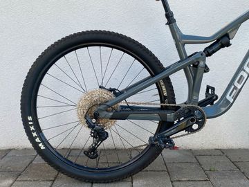 Used FOCUS Thron 6.8 2022 Mountainbike, Light Gray — image 9 of 12