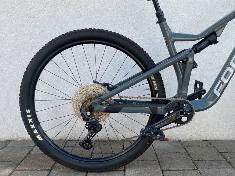 Gebrauchtes FOCUS Thron 6.8 2022 Mountainbike, Hellgrau — Bild 9 von 12