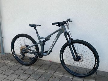 Used FOCUS Thron 6.8 2022 Mountainbike, Light Gray — image 11 of 12