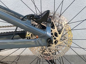 Used FOCUS Thron 6.8 2022 Mountainbike, Light Gray — image 4 of 12