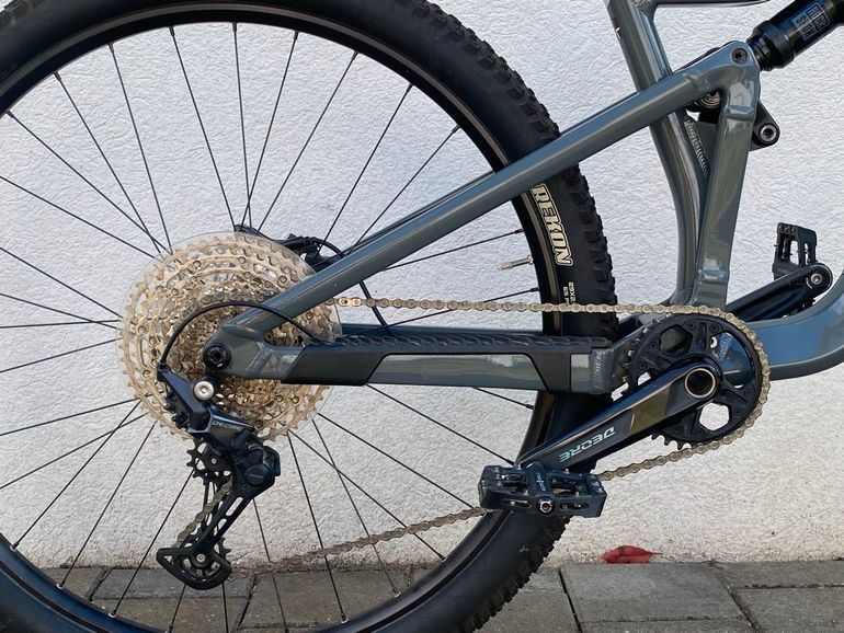 Gebrauchtes FOCUS Thron 6.8 2022 Mountainbike, Hellgrau — Bild 10 von 12