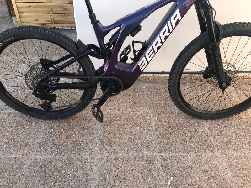 Käytetty Berria STRATOS BR+ S1000 AXS 2026 2026 MTB