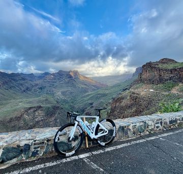 Używany Canyon Aeroad CFR AXS 2024 2024 Road & Gravel — zdjęcie 2 z 5