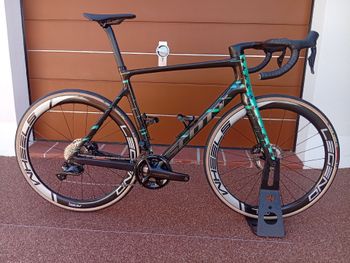 Used Scott Addict RC Supersonic Superstar DI2 12v Ultégra - Carbon Fiber HMX-SL Ultimate - three purchase options - Custom Frameset 2023 Road & Gravel