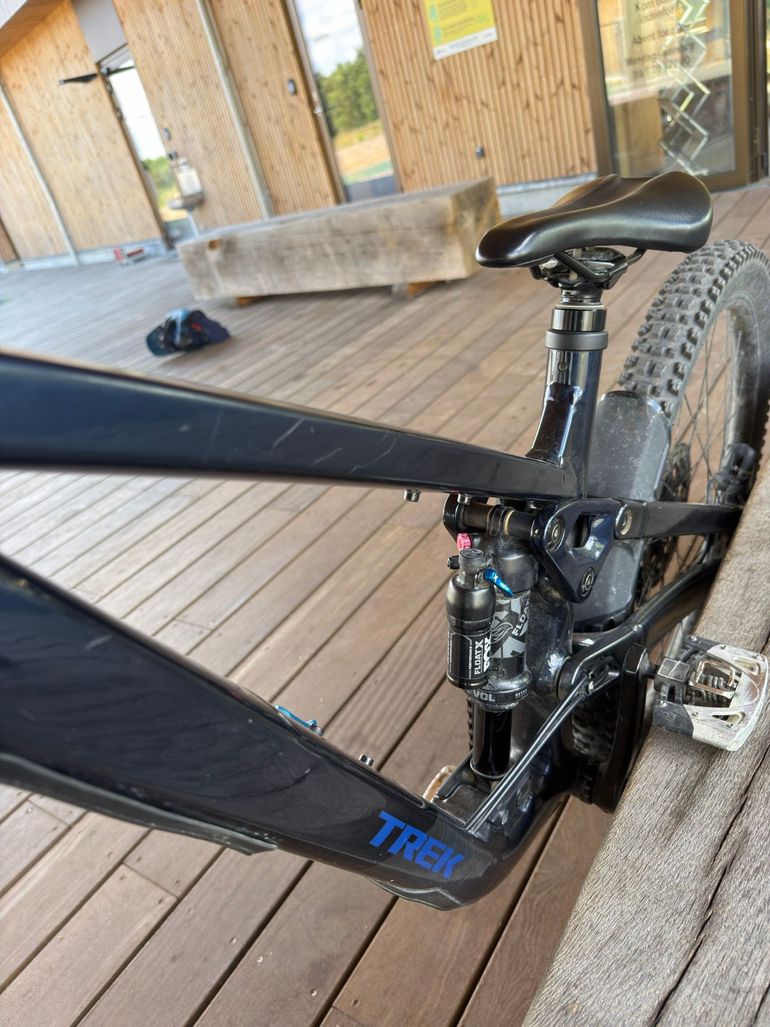 Brugt Trek Slash 8 Gen 6 2024 2024 Mountainbike — billede 2 af 4