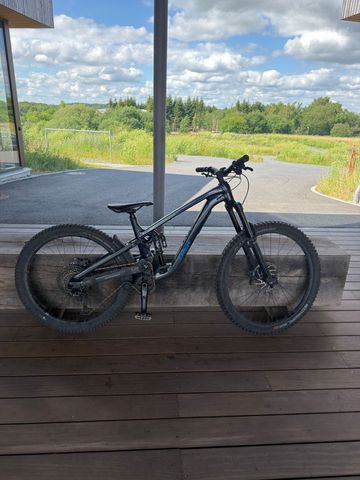 Brugt Trek Slash 8 Gen 6 2024 2024 Mountainbike — billede 1 af 4