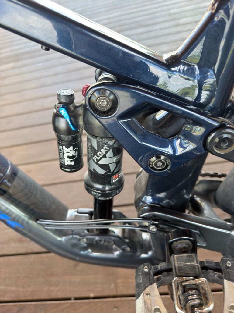 Brugt Trek Slash 8 Gen 6 2024 2024 Mountainbike — billede 3 af 4