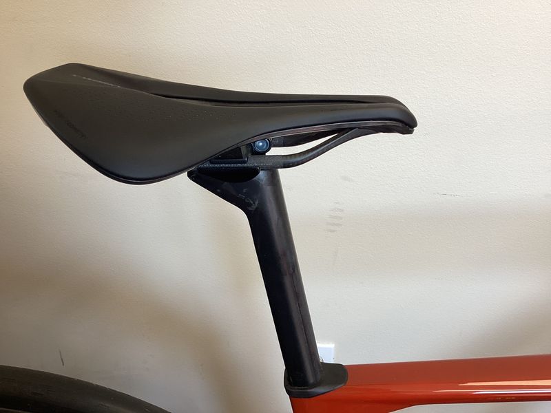 Used BMC Roadmachine 01 THREE 2024 2024 Road & Gravel, Red — image 10 of 18