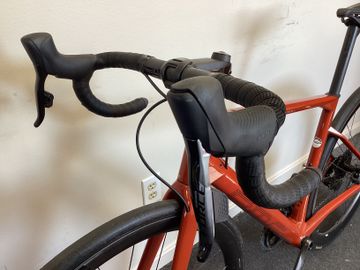 Used BMC Roadmachine 01 THREE 2024 2024 Road & Gravel, Red — image 17 of 18
