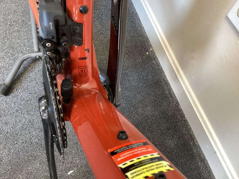 Used BMC Roadmachine 01 THREE 2024 2024 Road & Gravel, Red — image 11 of 18