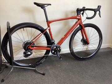 Used BMC Roadmachine 01 THREE 2024 2024 Road & Gravel, Red — image 2 of 18